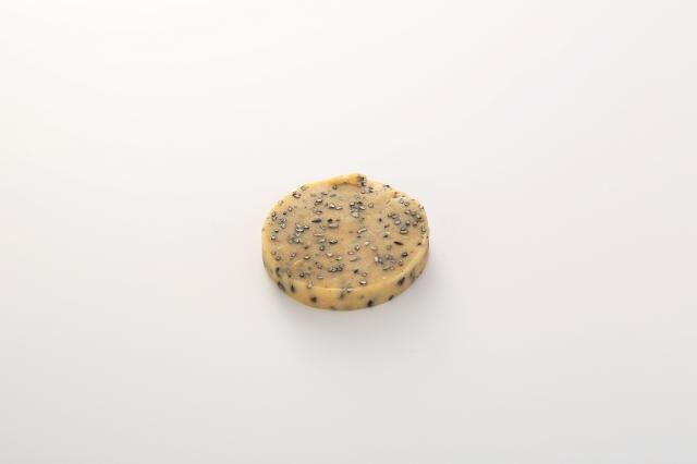 カット済み　黒ごまクッキー(25枚)